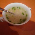 サービスのスープ：鶏ガラベース