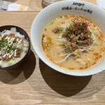 創業麺類元年 坂本龍馬が愛したラーメン食堂 - 