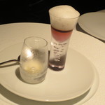 レフェルヴェソンス - アミューズ。爽やかながらマグロやウニも使ったインパクトのあるもの。