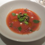 レフェルヴェソンス - 新十津川町のトマトのジュのさら。トマトの爽やかさに野菜やキノコの味や香りを楽しめます。