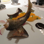 レフェルヴェソンス - ローストされた鮎ですが躍動感がありますね。