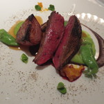 レフェルヴェソンス - 自分のメインはヴァルデ産仔鳩のロースト。レバーのソースと堪能しました。