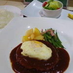 ハンバーグステーキ（900円）