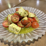 Italiandining PINO - ミニトマトとモッツァレラチーズのカプレーゼ
