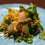 中華ダイニング 一途一心 - 2023.5 愛媛産天然真鯛2日熟成（腹の部分）中華風お刺身サラダ