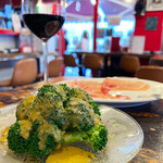 肉バル酒場ViaVia - 冷たいブロッコリー 特製viaviaソース