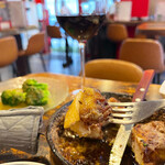 肉バル酒場ViaVia - 美桜鶏 ムネ肉の焦がしバター焼き