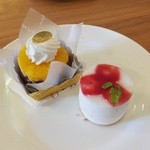 フランス菓子ペシェ・ミニヨン - 紅茶のマニアン（左）　ココルージュ（右）