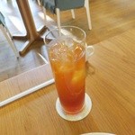 フランス菓子ペシェ・ミニヨン - アールグレイのアイスティー