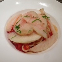 オッジ ダルマット 西麻布店 - 桃の冷製パスタ