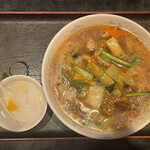 香港厨房 - 2023.05.14 (日)   牛バラ角煮刀削麺　850円（税込）