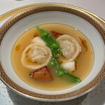 アピシウス - 仔羊のエッセンスと黄色トマトのヴルーテ