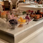 アピシウス - プチフールのワゴン