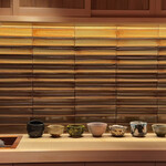 Nihon Ryouri Ryuuen - 立派なお抹茶茶碗が並びます