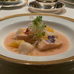 アピシウス - 桜鱒と帆立貝のナージュ、ルバーブとヴェーヌの香り