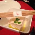 アヒル - お通し（寄せ豆腐にオリーブオイル＆岩塩）