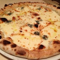 トラットリア・イタリア 品川店 - ピッツァクアトロフォルマッジョ