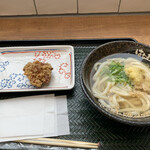 Hanamaru Udon - かけ小と唐揚げ　クーポン使って380円