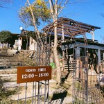 薪石窯パン ワンネス - 15:21結構進んで漸くそれらしき？？施設？？パン屋さん？？を発見？？動物園？？めぇ～メェ～山羊さんもいたよ(^^♪