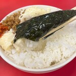 家系ラーメン 王道家直伝 との丸家  - 海苔で食べるライス