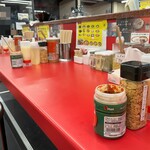 家系ラーメン 王道家直伝 との丸家  - 内店内