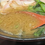 家系ラーメン 王道家直伝 との丸家  - スープ