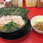 家系ラーメン 王道家直伝 との丸家  - ラーメン＋ライス