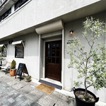 コーヒーとおやつの店 アンドモア - 