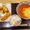 Marugame Seimen - とろける4種のチーズトマたまカレーうどん（ひと口ごはんつき）、まいたけの天ぷら、かしわの天ぷら