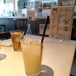 Promessa  - グレープフルーツジュース(手前)