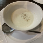 マルヤマ - オニオンの冷製フープ。