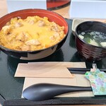 シャモール - 匠・シルク親子丼(1580円)