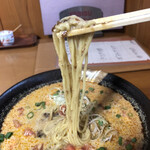 Chankoyagura Daiko - 麺は、柔らか仕上げのストレート細麺。ドロっとしたスープが、良くまとわりつきます。