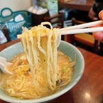 中華レストラン ポン太 - タンメンの麺