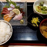 札幌駅北口酒場 めしと純米 - お刺身5種盛定食