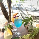 AiNA ORGANIC KITCHEN  - 昼呑みもできます♪
南国カクテル　生ビール