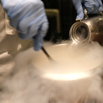 PHUKET ORIENTAL - 液体窒素を使ったイリュージョンマンゴー＆バニラアイスクリーム ★いっしーリコメンド