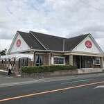 ステーキ&ハンバーグ 前田亭 - '23/05/14 開店５分前‥車は続々入ってくる