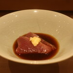 鮨 しみづ - 7日間熟成鰹の玉ねぎ醤油仕立て