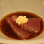 鮨 しみづ - 7日間熟成鰹の玉ねぎ醤油仕立てアップ