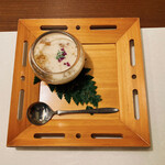 界 箱根 - 鮑と牛鍋を味わう極み会席
            (燻製サーモンの和風パリソワール)