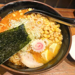 銀のくら - 辛みそにんにくバターラーメン1050円＋コーントッピング160円