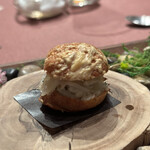 モノリス - タマネギのソテー、釜揚げしらすのシューグジェール