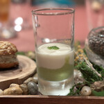 モノリス - グリーンピースのムース、タマネギのヴルーテ