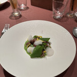 モノリス - ❺燻製にしたホタルイカ、小松菜のリゾット、アサリの煮汁の泡。