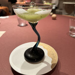 モノリス - ❾シャンパンを加えたメロンのソルベ、メロンのスープ、ミント風味の泡。