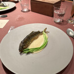 モノリス - ❼ 帆立を詰めた鮎のファルシー、ソースヴァニーユ、アスペルソヴァージュ。