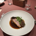 モノリス - ❽パンタード（仏産ホロホロ鶏）、椎茸と鶏のムース、モリーユ筍クリームソース、モリーユ筍とマデラ酒のソース。