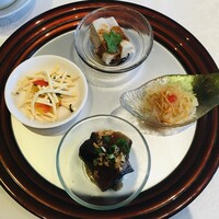 四川豆花飯荘 東京店 - 海の幸、山の恵みの四種前菜盛り合わせ