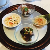 四川豆花飯荘 東京店 - 海の幸、山の恵みの四種前菜盛り合わせ